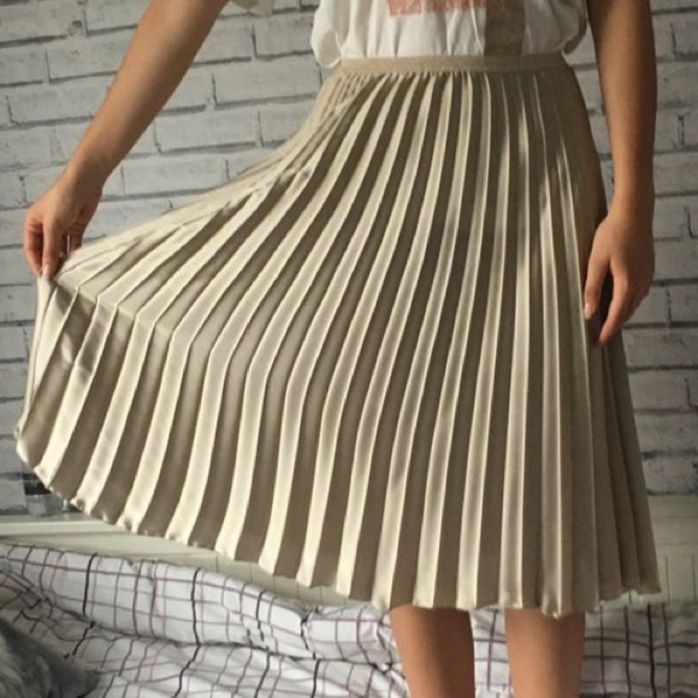 Champagne elastic waist Zara pleated skirt - NWT
